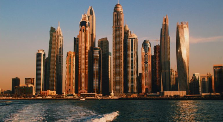 Podatki w Zjednoczonych Emiratach Arabskich – Przewodnik dla Przedsiębiorców